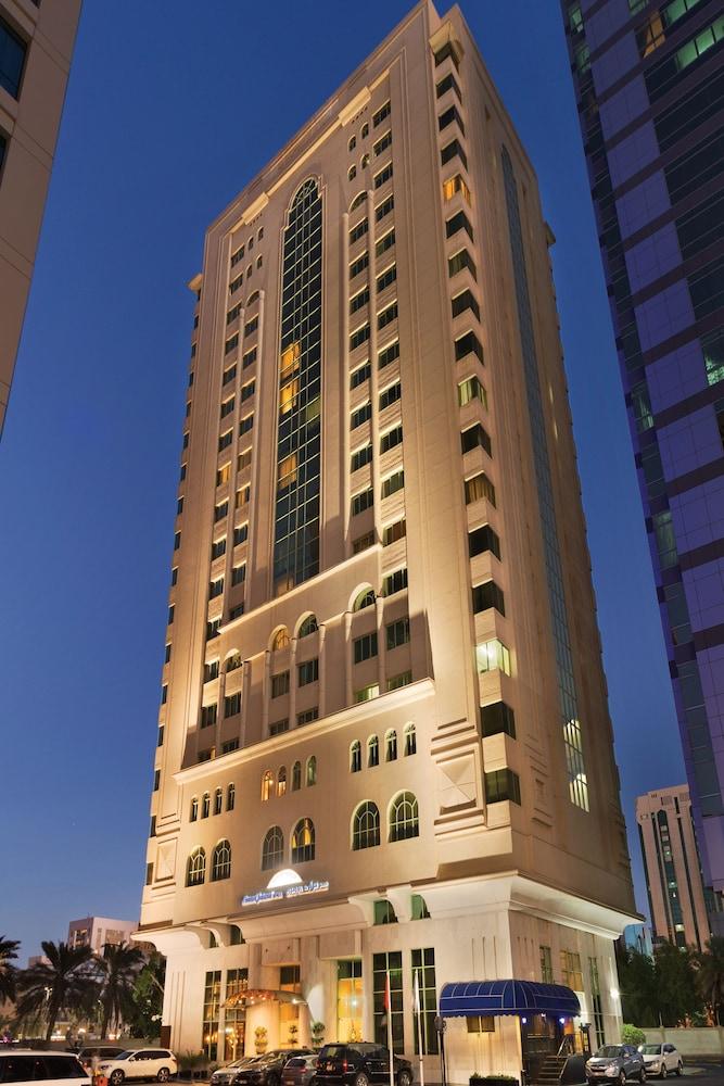 Howard Johnson By Wyndham Abu Dhabi Downtown Exterior foto