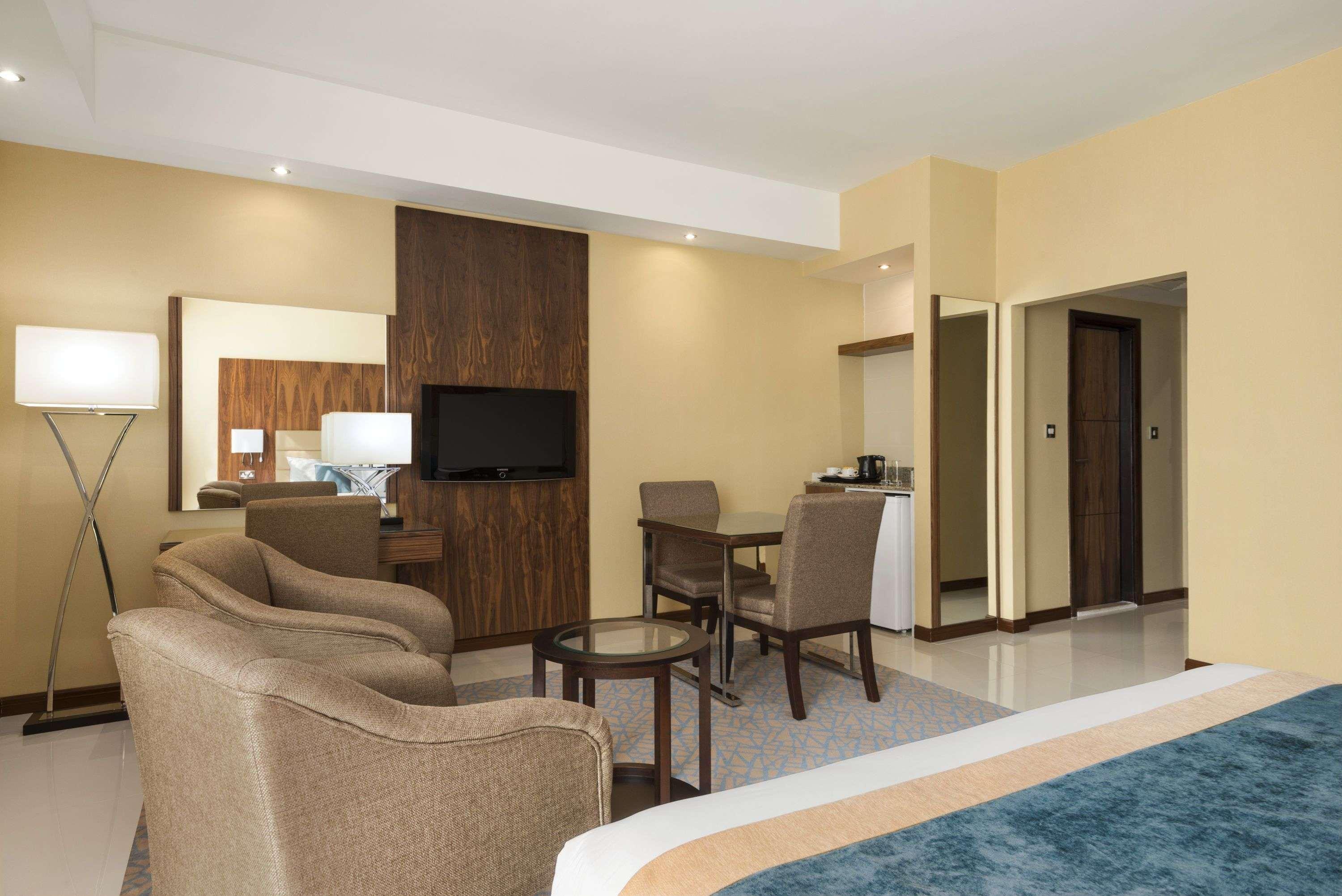 Howard Johnson By Wyndham Abu Dhabi Downtown Exterior foto