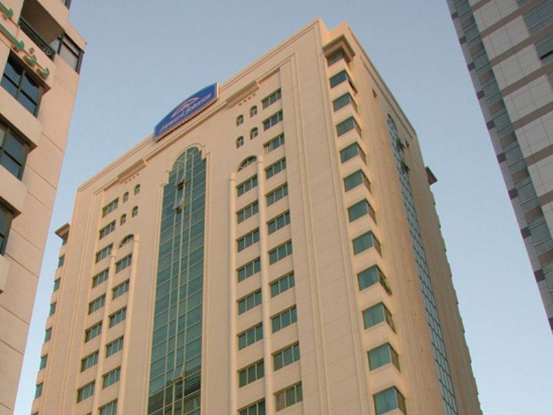 Howard Johnson By Wyndham Abu Dhabi Downtown Exterior foto