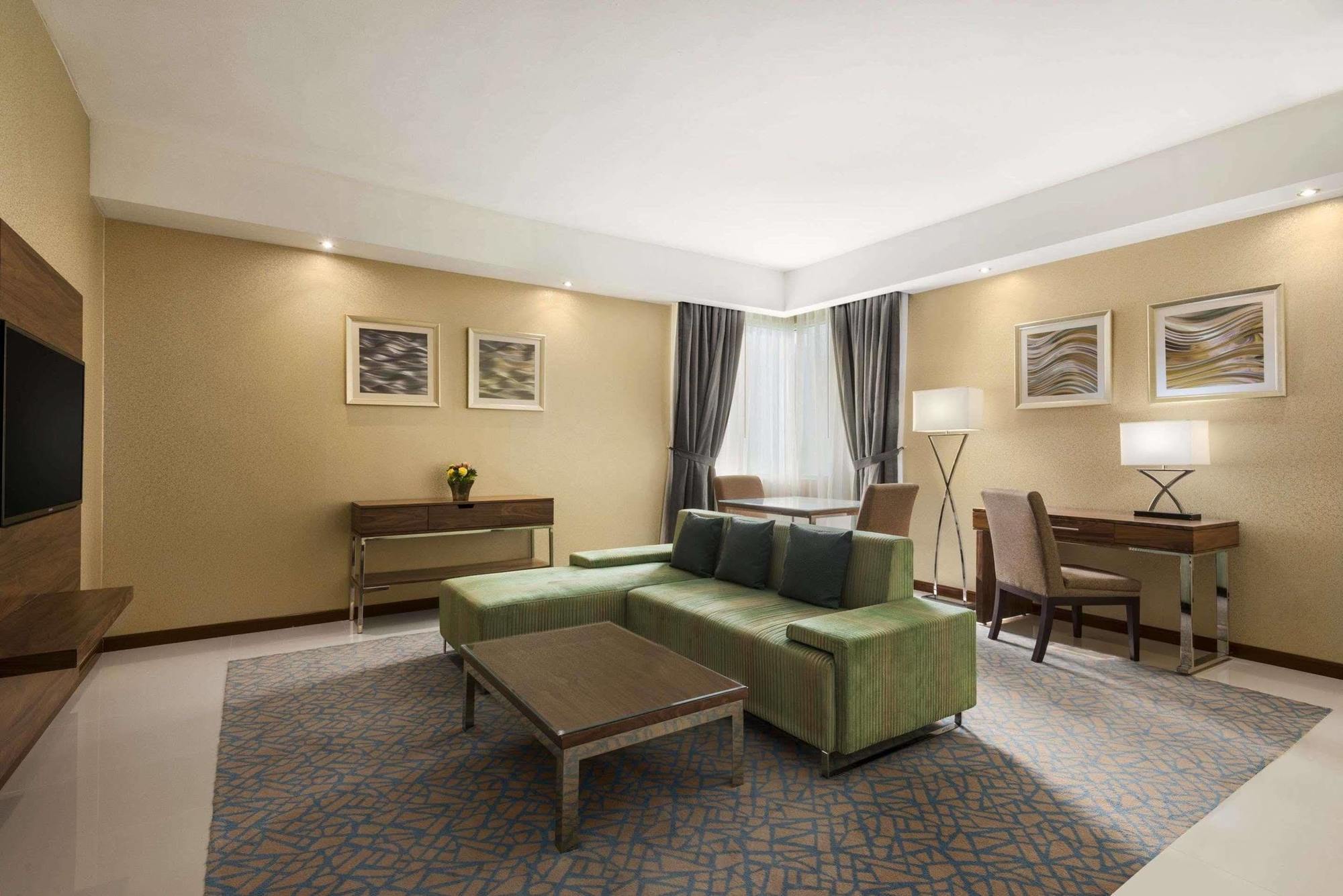 Howard Johnson By Wyndham Abu Dhabi Downtown Exterior foto
